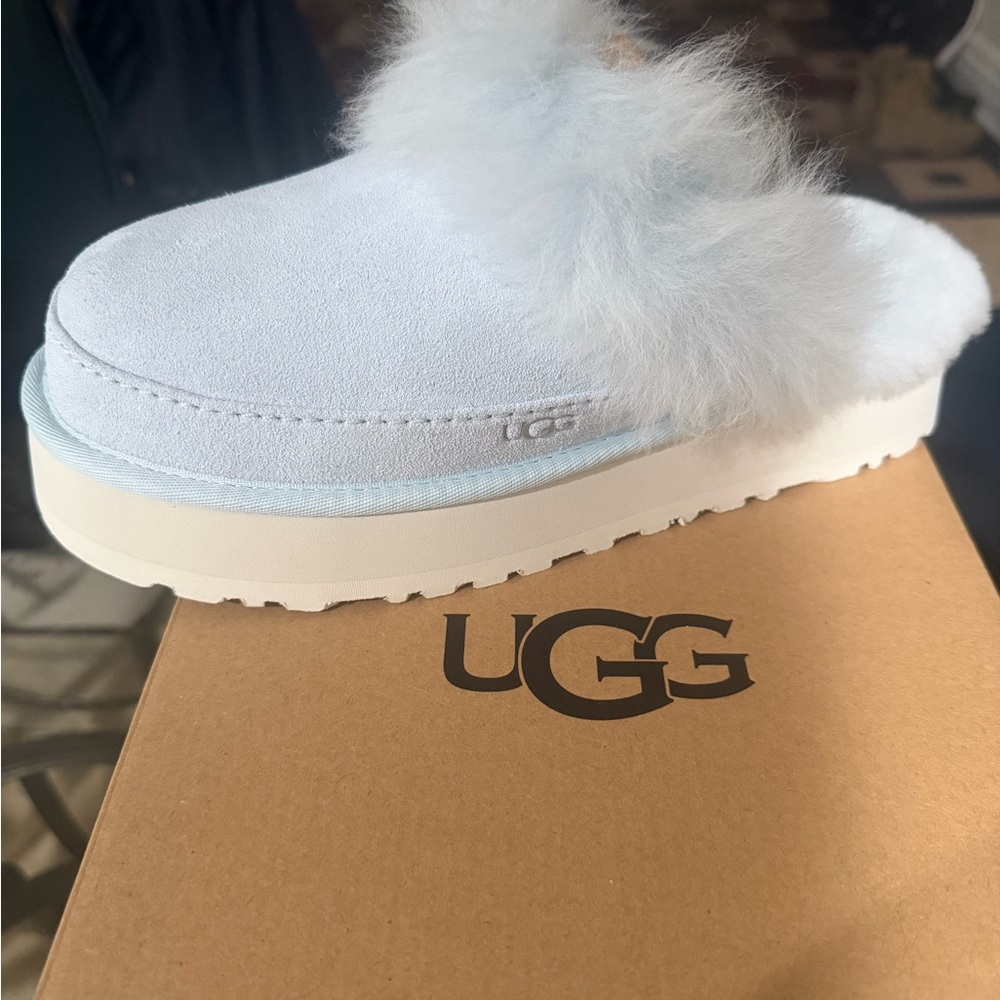UGG Sky Blue Disquette Chalet Shoes! - Picture 3 of 11
